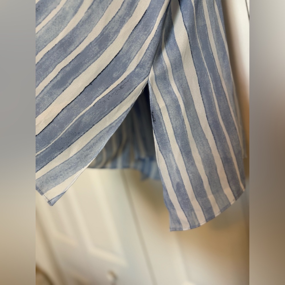 Vince Camuto blue striped cold shoulder blouse - Picture 7 of 8